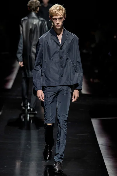 Look 24